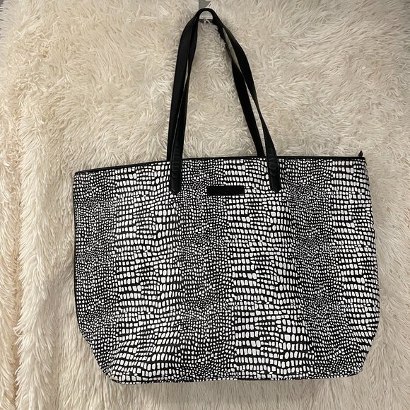 Travel Bag. Vera Bradley Large Faux Leather Tote for Work or Travel - Picture 1 of 9